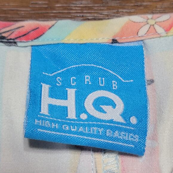 Cats & Hearts Scrub Top (High Quality Basic Scrubs) - Size Small - Picture 4 of 4